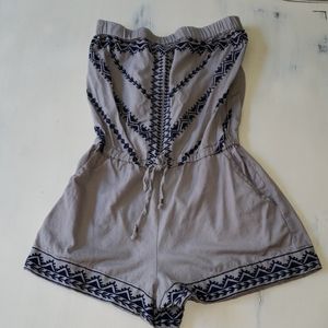 Strapless embroidered romper with pockets